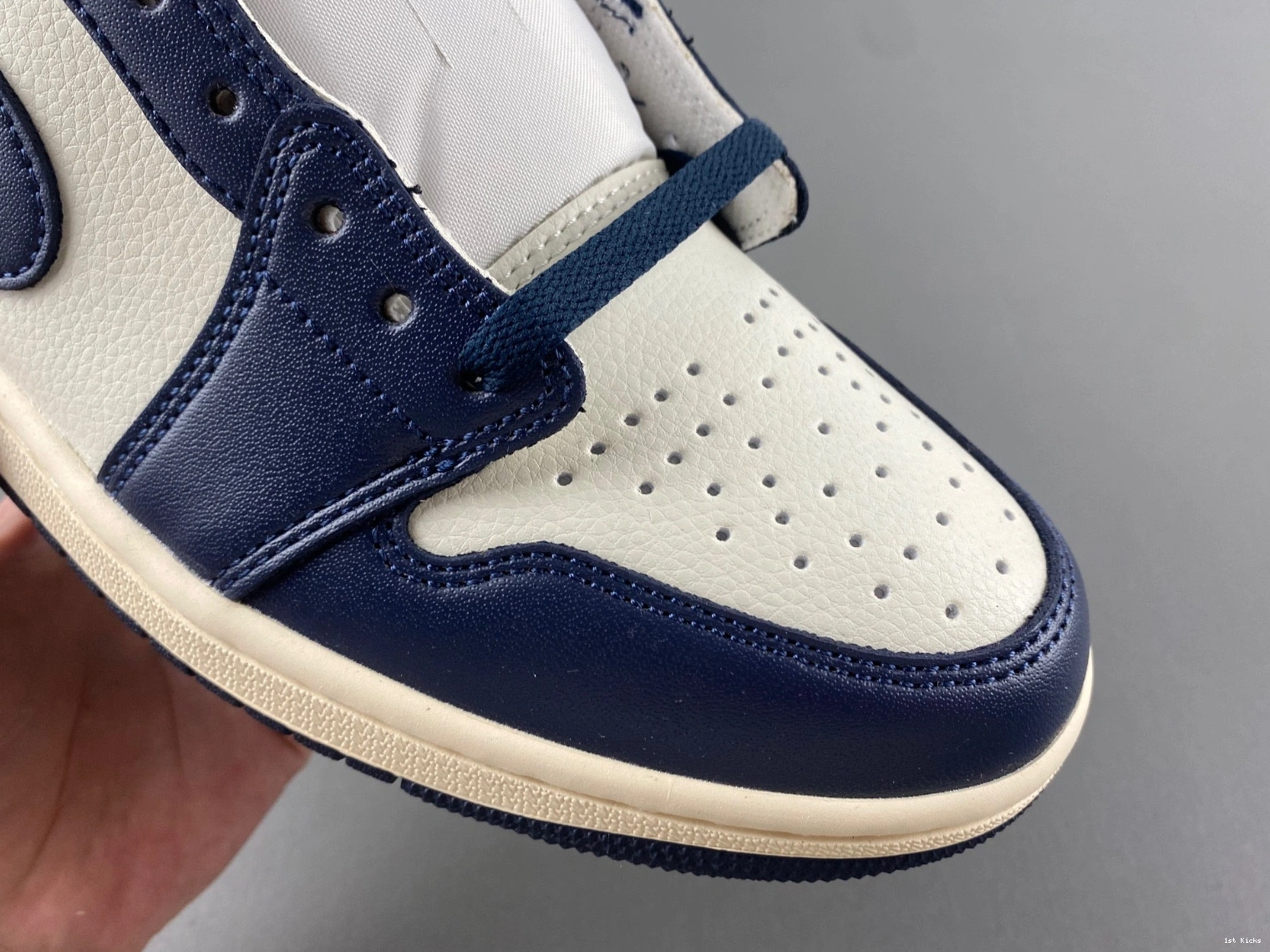 AIR LOW OG  “OBSIDIAN” CZ0790-400 1 JORDAN 0111